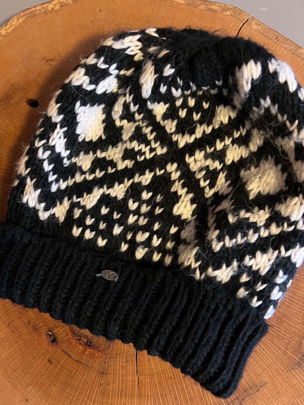 American Eagle Outfitters Knit Distressed Black and White Heart Print Beanie - Picture 15 of 16